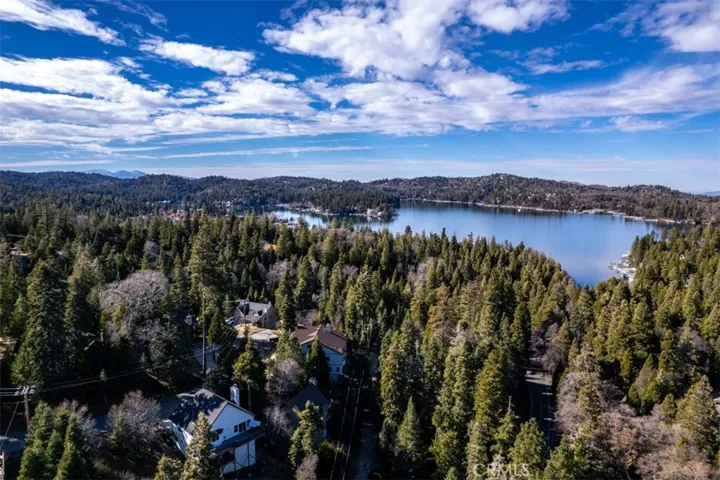 28622 Shenandoah Drive, Lake Arrowhead, California 92352