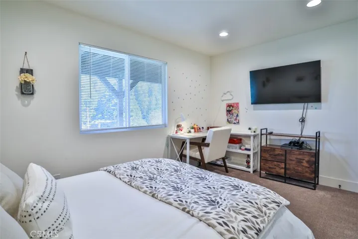 28622 Shenandoah Drive, Lake Arrowhead, California 92352