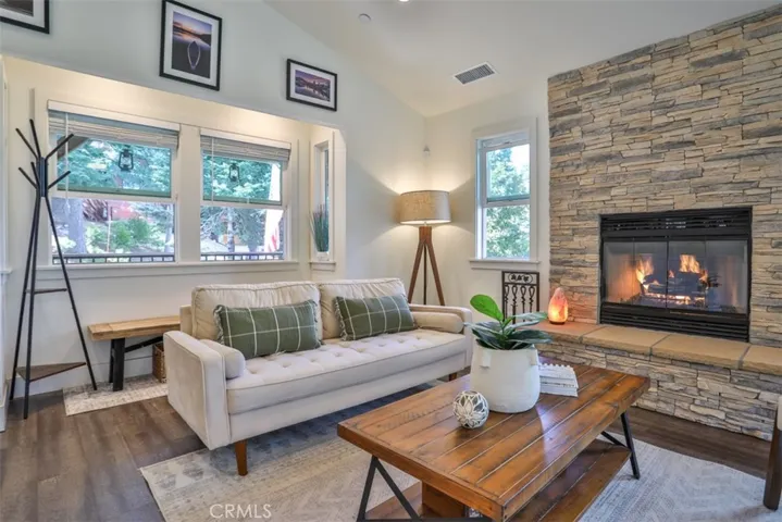 28622 Shenandoah Drive, Lake Arrowhead, California 92352