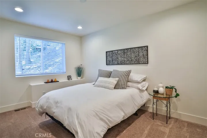 28622 Shenandoah Drive, Lake Arrowhead, California 92352