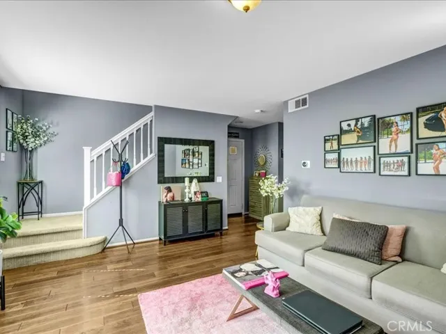 6840 De Celis, Lake Balboa, California 91406
