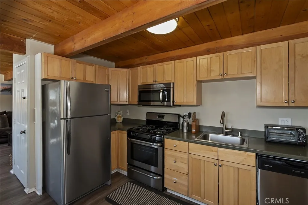 728 W Aeroplane, Big Bear City, California 92314 home-pic-14