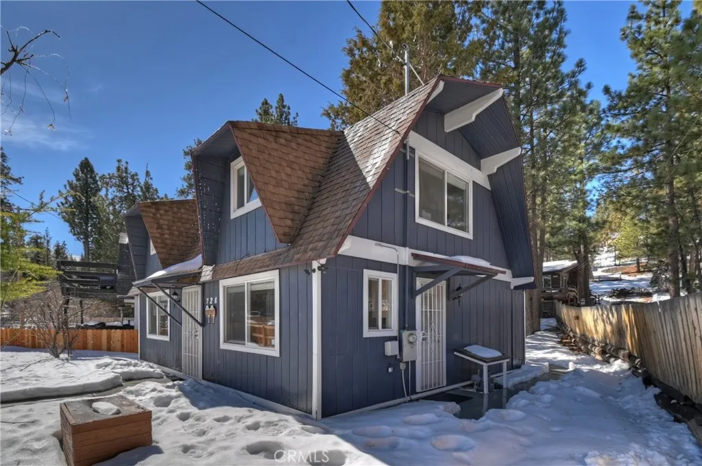 728 W Aeroplane, Big Bear City, California 92314 home-pic-32