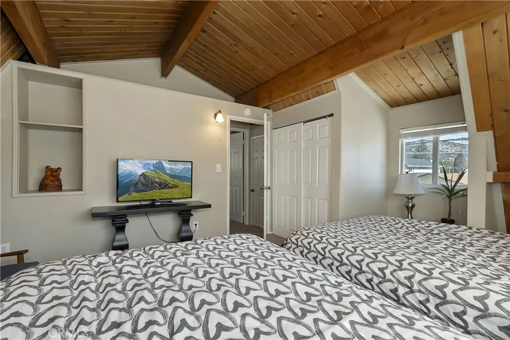 728 W Aeroplane, Big Bear City, California 92314 home-pic-22
