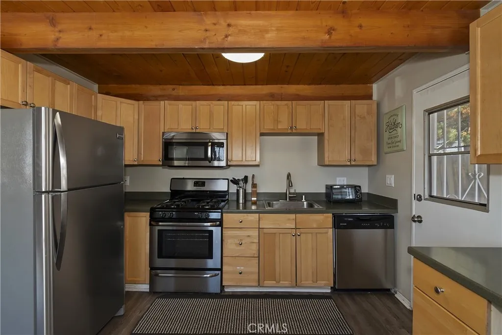 728 W Aeroplane, Big Bear City, California 92314 home-pic-13