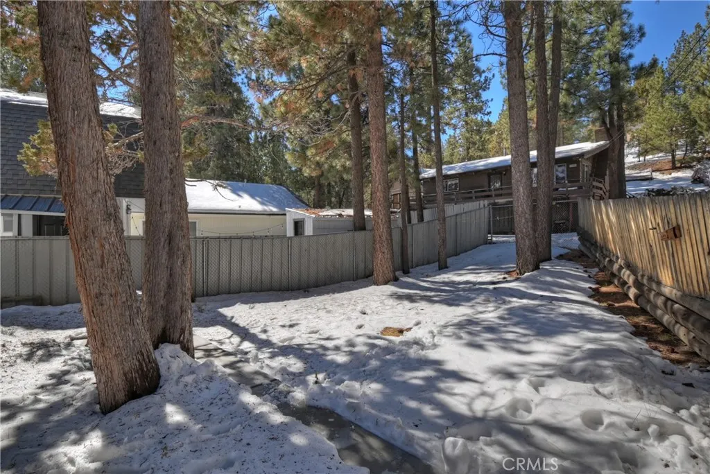 728 W Aeroplane, Big Bear City, California 92314 home-pic-23