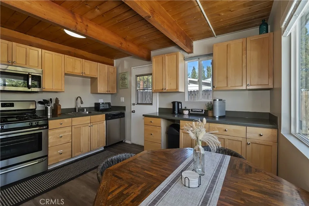728 W Aeroplane, Big Bear City, California 92314 home-pic-12
