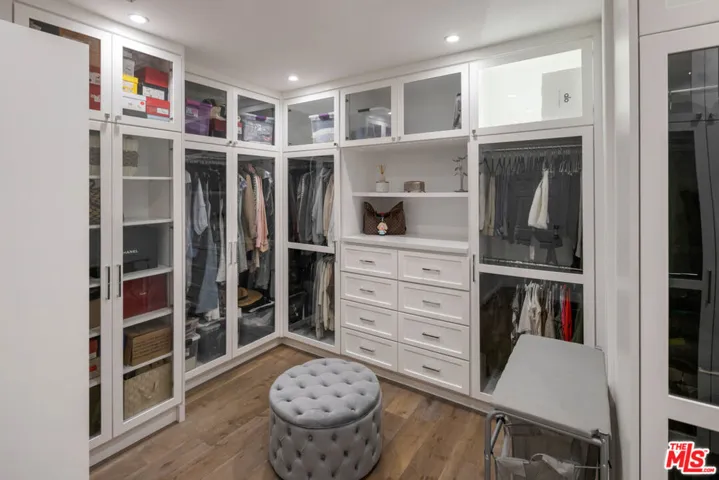 15916 Daniel Lane, Encino, California 91436