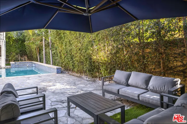 15916 Daniel Lane, Encino, California 91436