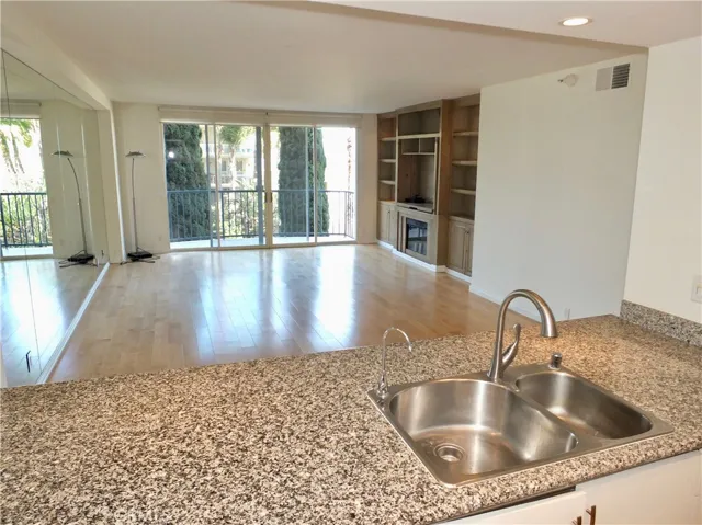 850 E Ocean Boulevard 203, Long Beach, California 90802