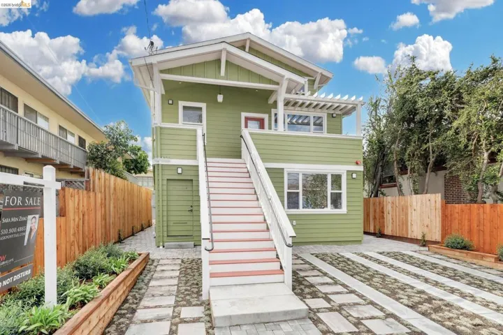 667 & 667A Alcatraz Ave - Exterior