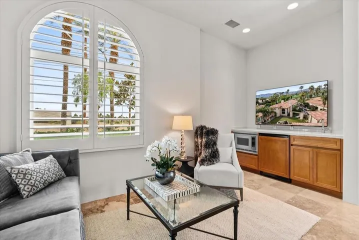 15-79910 Mission Dr-10