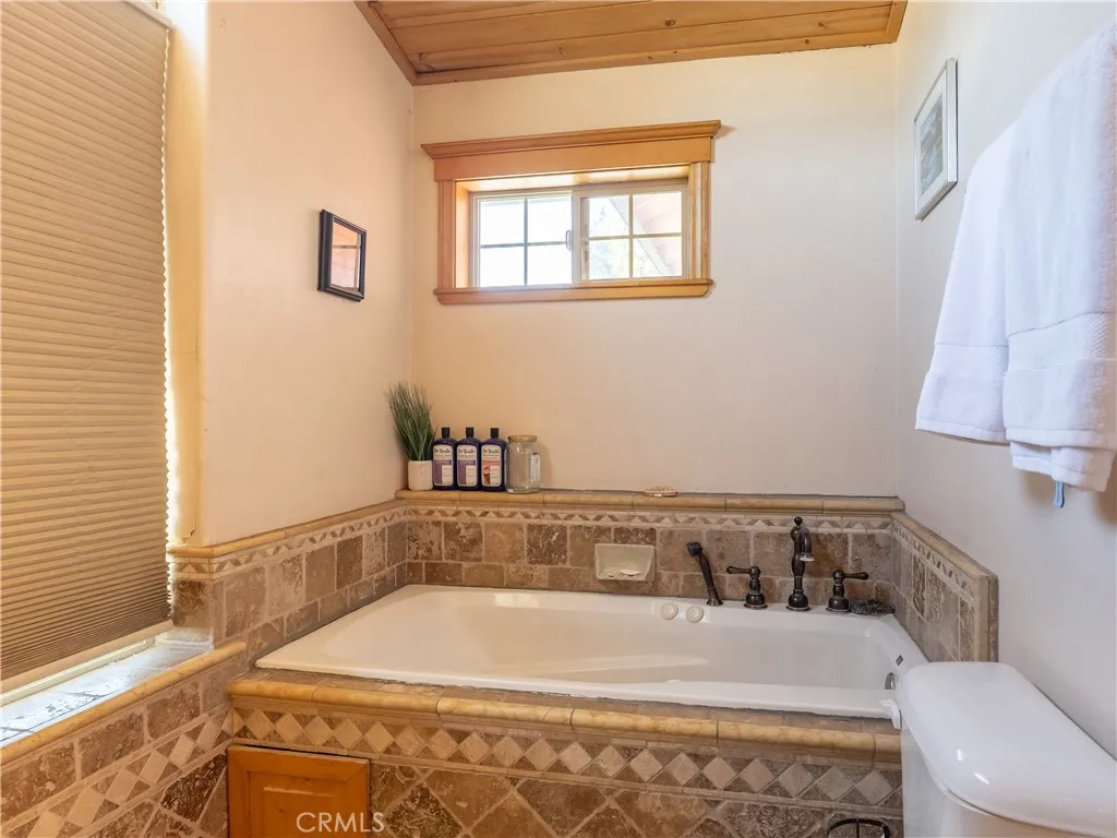 209 W Meadow Lane, Big Bear City, California 92314 home-pic-18