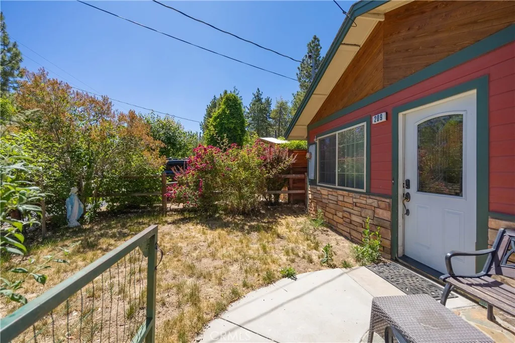 209 W Meadow Lane, Big Bear City, California 92314 home-pic-20