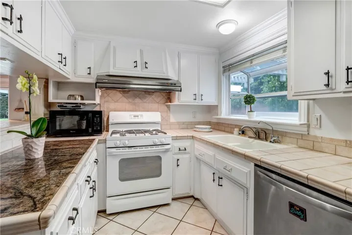 680 Rockford Drive, Claremont, California 91711