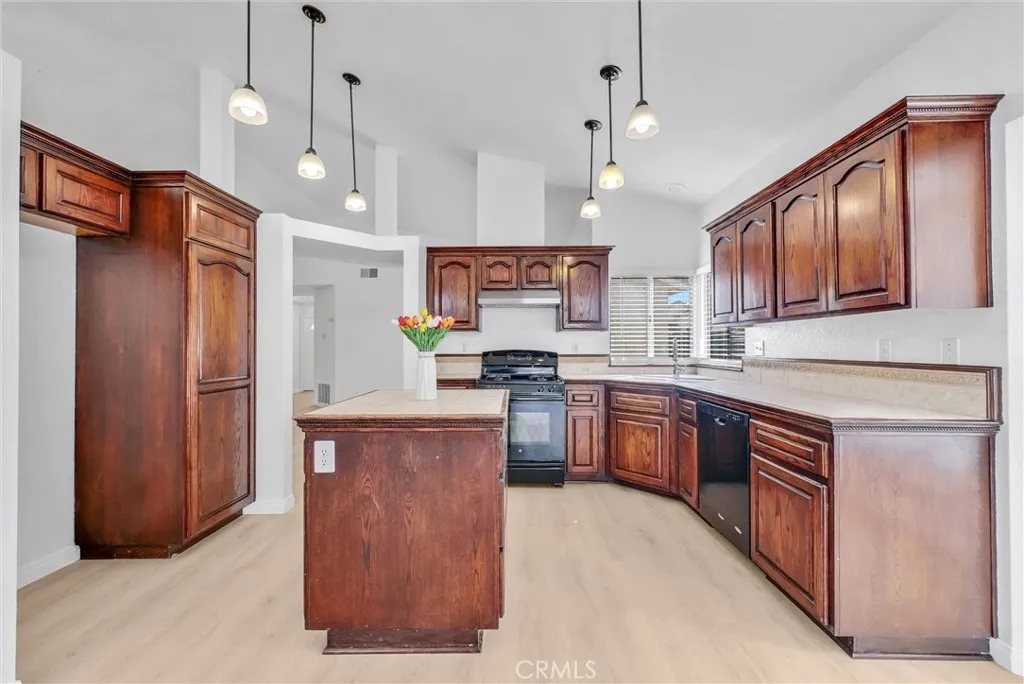 10561 Mendoza, Moreno Valley, California 92557 home-pic-12
