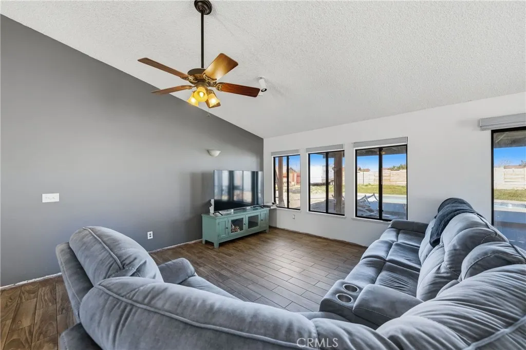13454 Elm, Hesperia, California 92344 home-pic-4