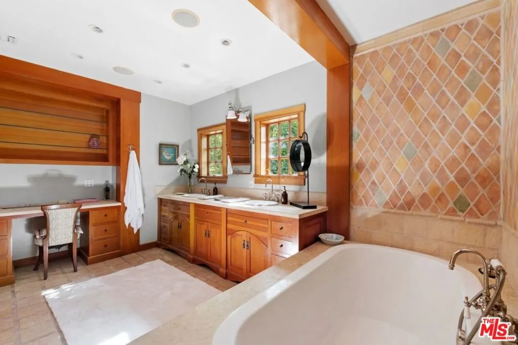 4750 Encino Avenue, Encino, California 91316 home-pic-32