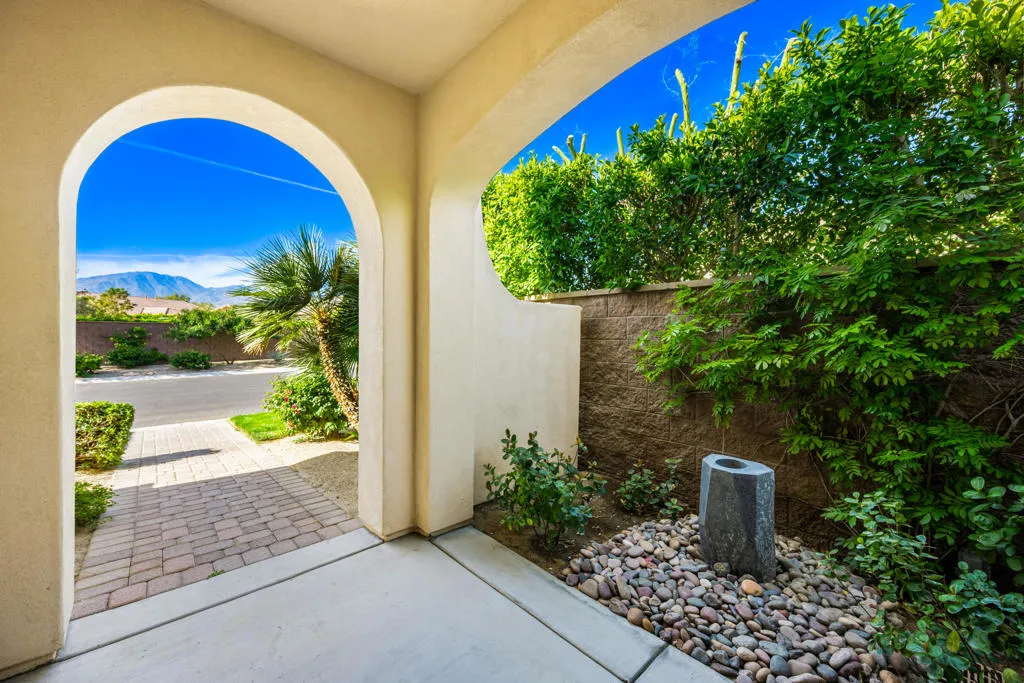51120 Mystic Tyme Drive, Indio, California 92201 home-pic-5