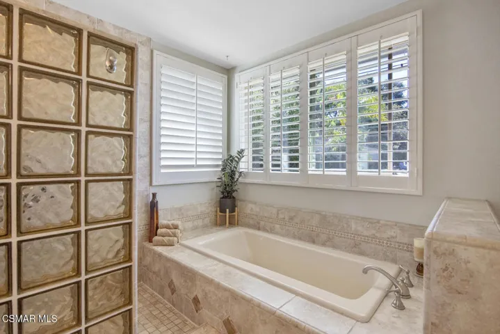 4900 Kilburn Ct Oak Park CA-large-048-07