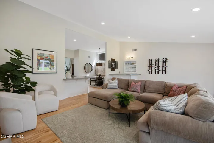 4900 Kilburn Ct Oak Park CA-large-028-00