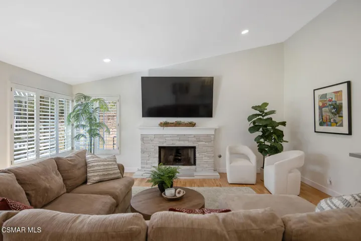 4900 Kilburn Ct Oak Park CA-large-026-06