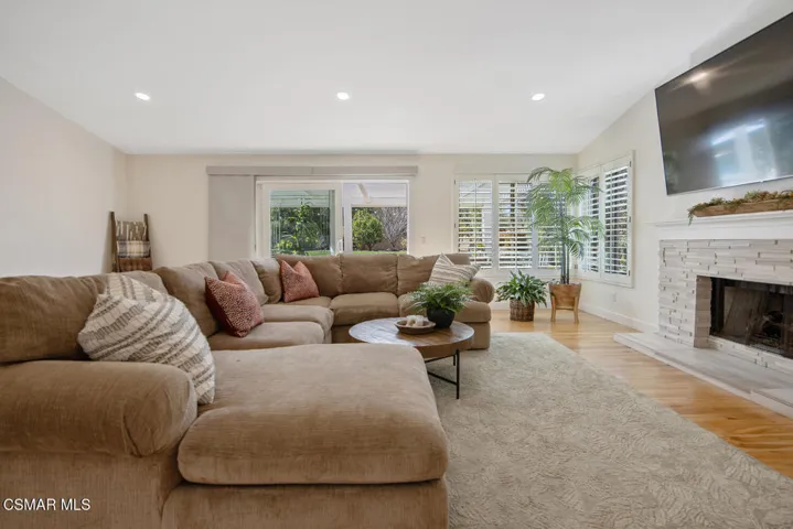 4900 Kilburn Ct Oak Park CA-large-025-06