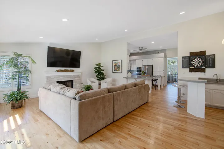 4900 Kilburn Ct Oak Park CA-large-027-00