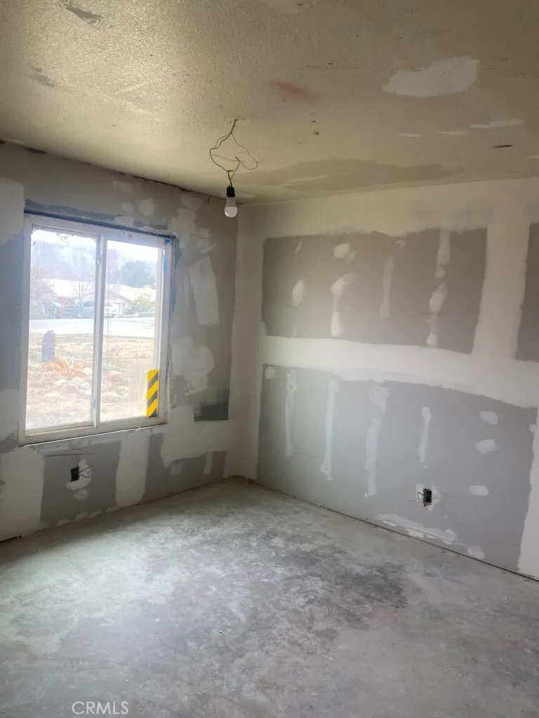 9286 Espada Avenue, Hesperia, California 92345 home-pic-6