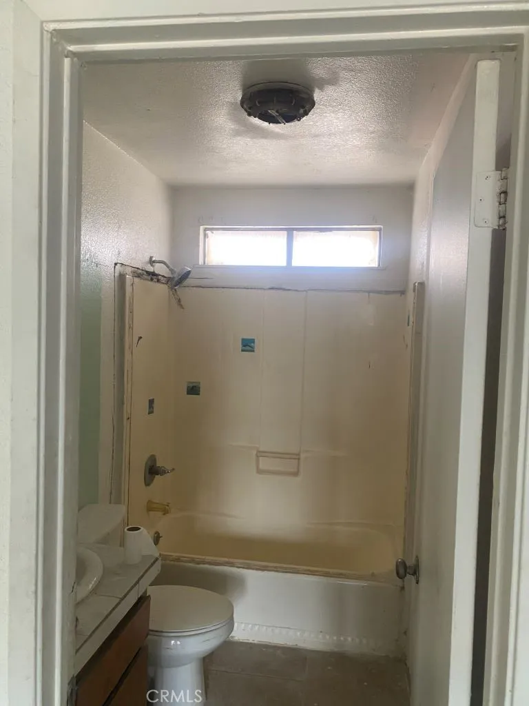 9286 Espada Avenue, Hesperia, California 92345 home-pic-4