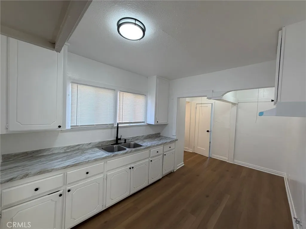 5142 S 4th Avenue, Los Angeles, California 90043 home-pic-14