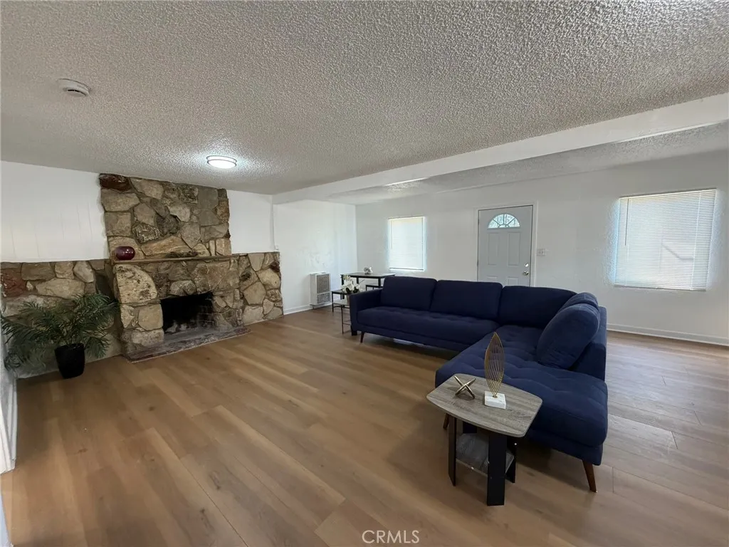 5142 S 4th Avenue, Los Angeles, California 90043 home-pic-4