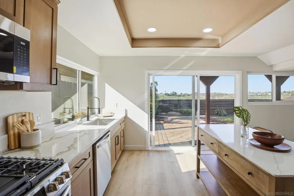 589 E J Street, Chula Vista, California 91910 home-pic-9