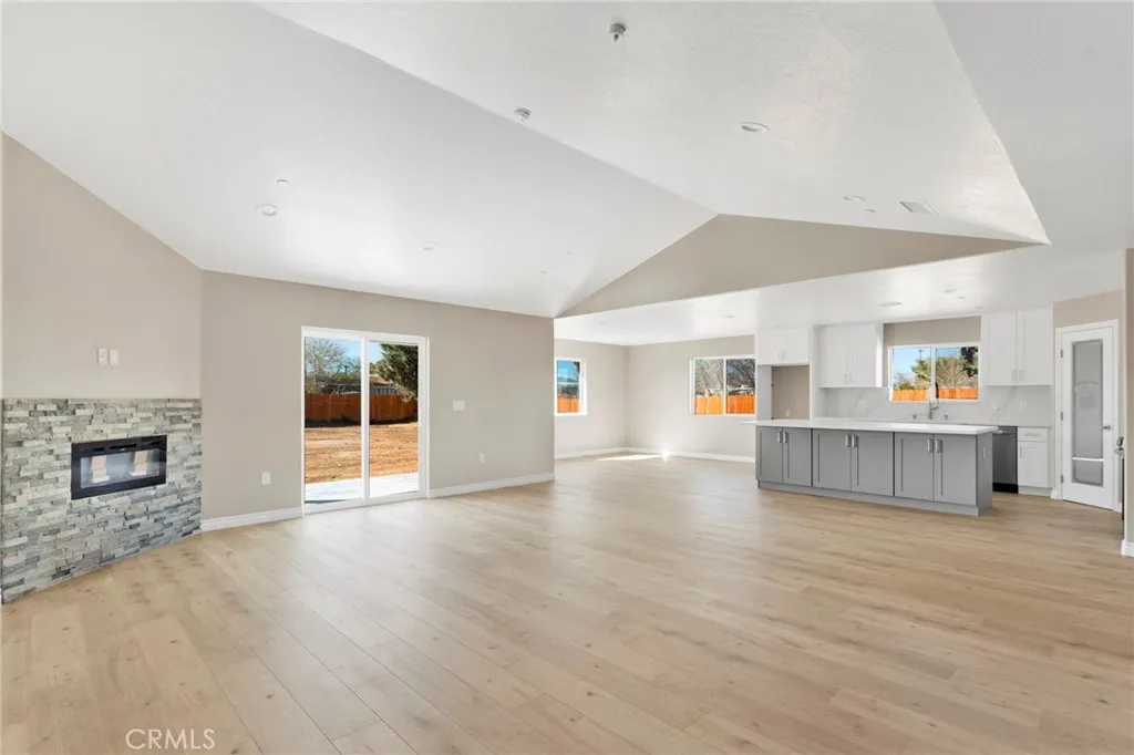 10704 11th Ave., Hesperia, California 92345 home-pic-7