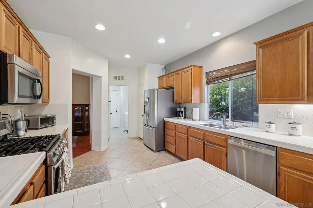940 Sullivan Ct, Chula Vista, California 91911 home-pic-19