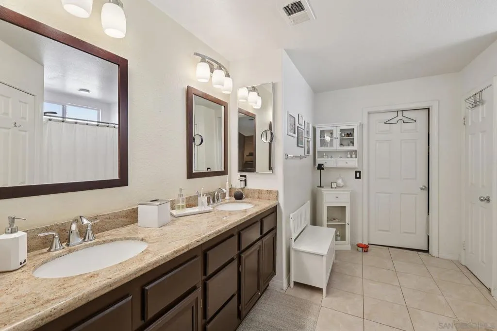 940 Sullivan Ct, Chula Vista, California 91911 home-pic-38