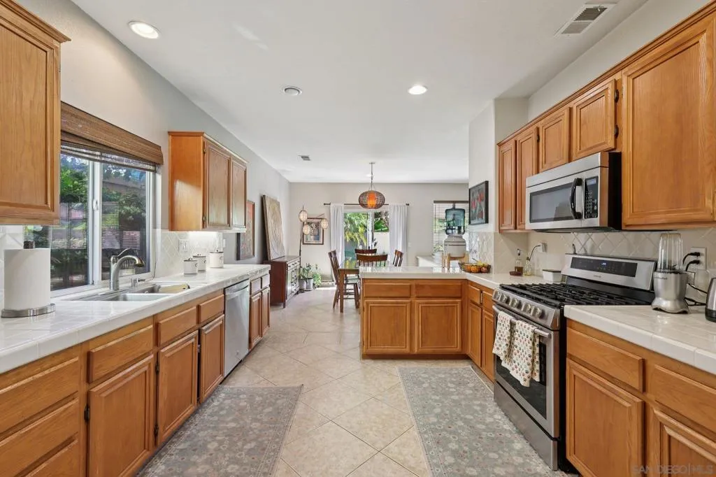 940 Sullivan Ct, Chula Vista, California 91911 home-pic-4