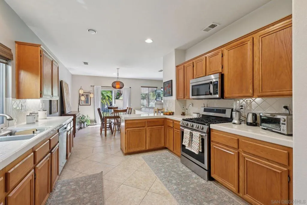 940 Sullivan Ct, Chula Vista, California 91911 home-pic-21