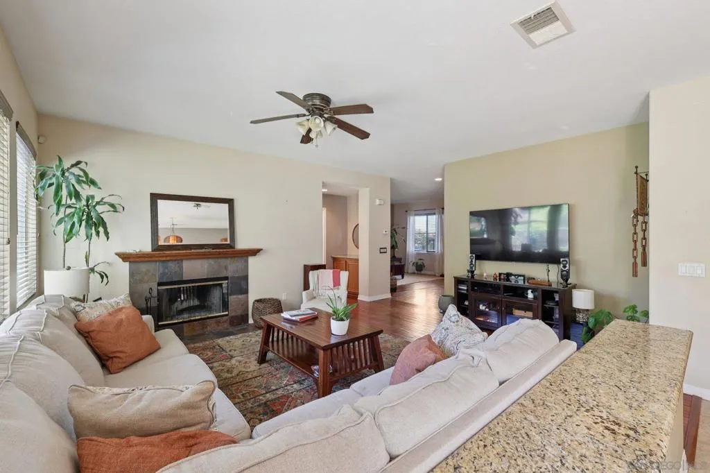 940 Sullivan Ct, Chula Vista, California 91911 home-pic-11