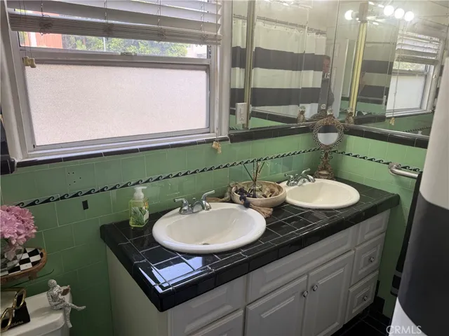 1437 Greenfield Avenue, Los Angeles, California 90025