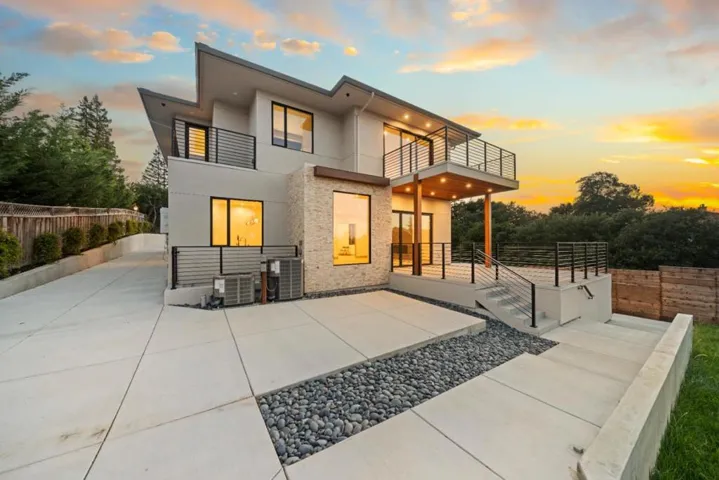 1127 Hillslope Place, Los Altos, California 94024