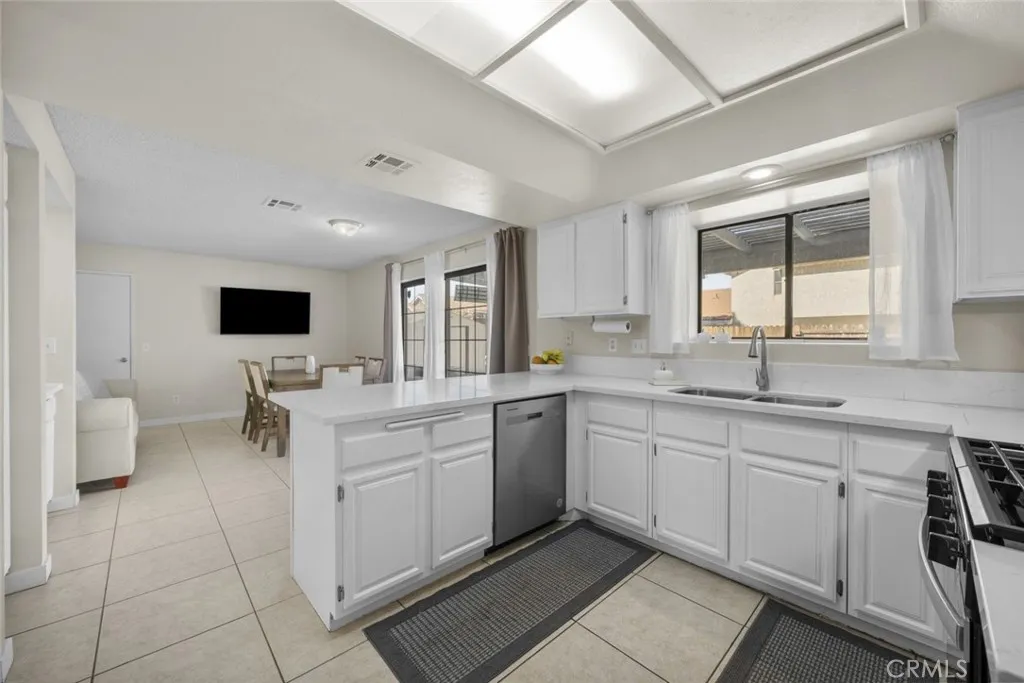 5389 Evergem Avenue, Palmdale, California 93552 home-pic-23