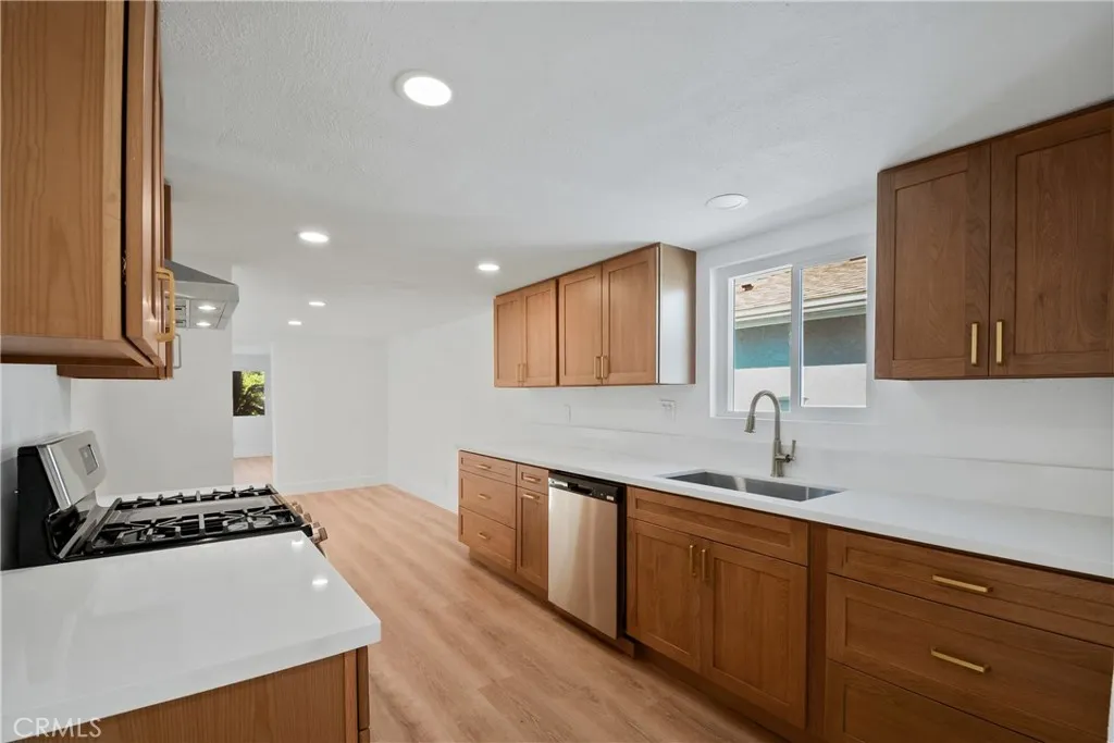 8330 Elburg, Paramount, California 90723 home-pic-1