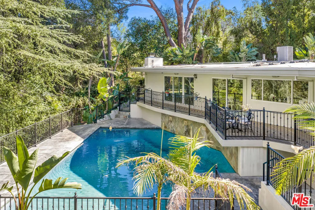 4968 Queen Florence Lane, Woodland Hills, California 91364 home-pic-26