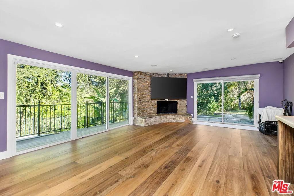 4968 Queen Florence Lane, Woodland Hills, California 91364 home-pic-14