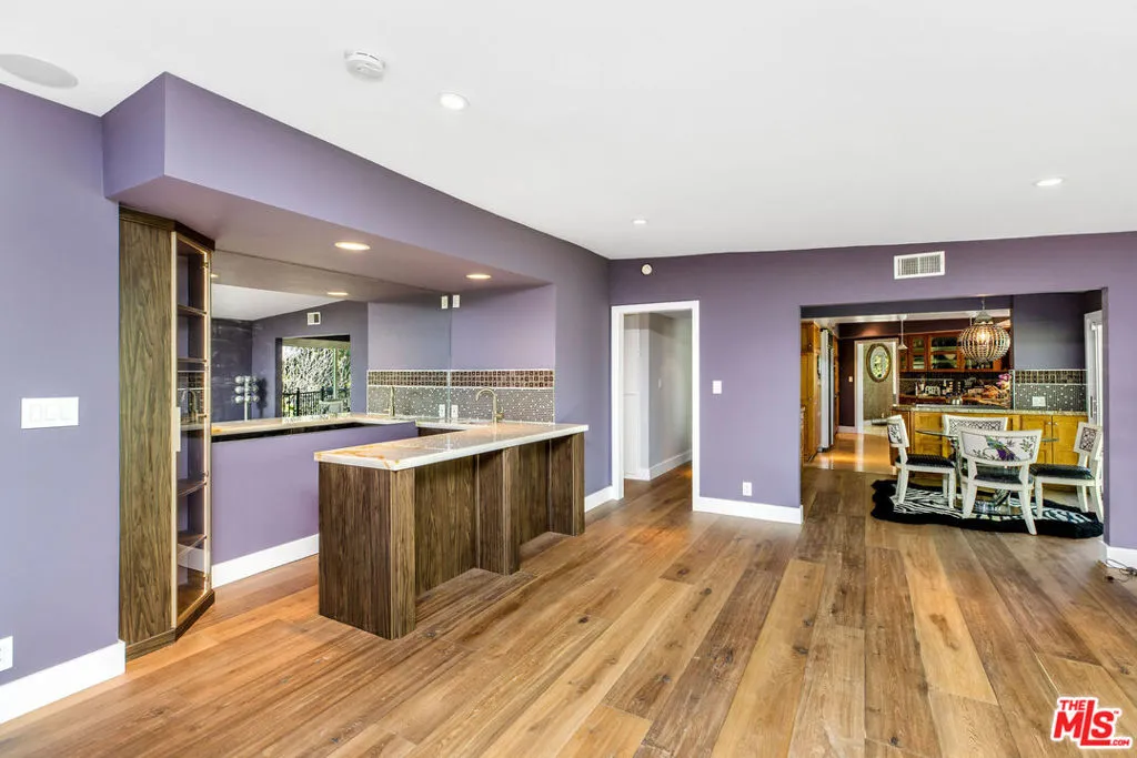 4968 Queen Florence Lane, Woodland Hills, California 91364 home-pic-16