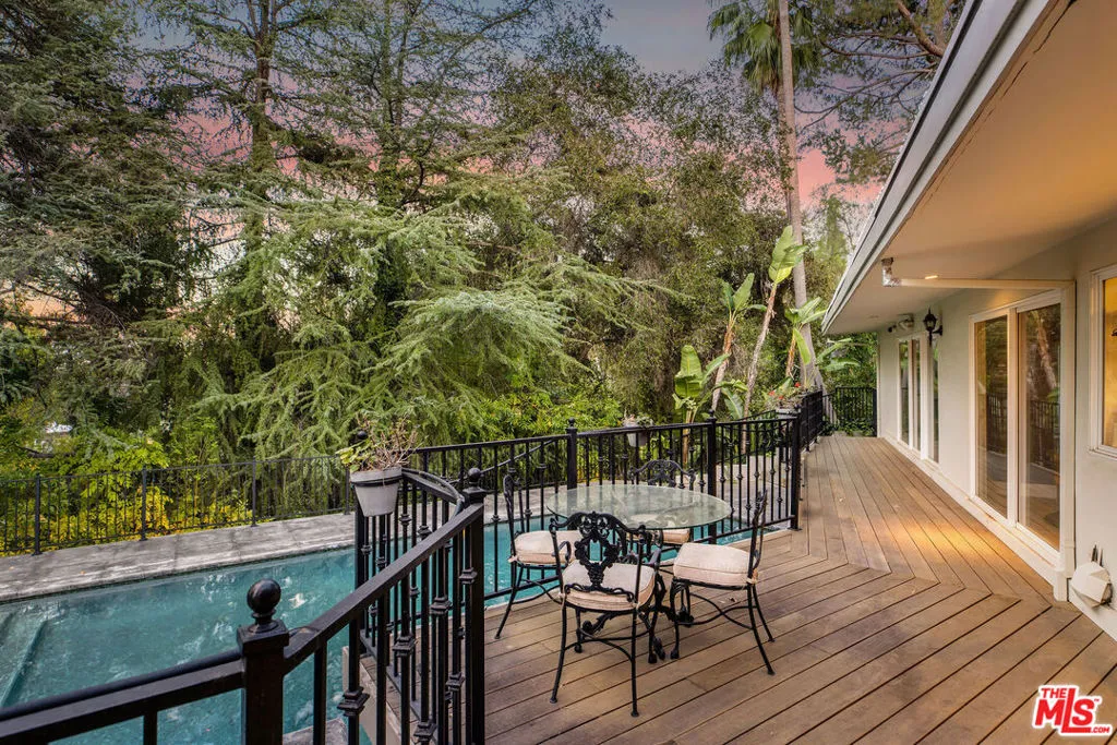 4968 Queen Florence Lane, Woodland Hills, California 91364 home-pic-22