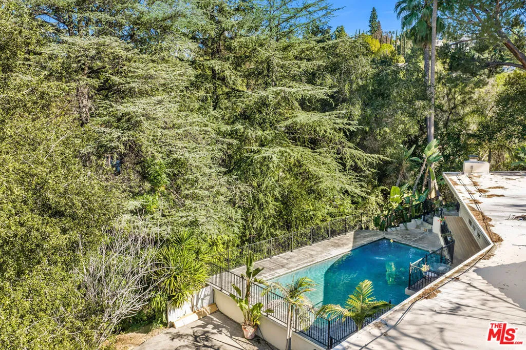 4968 Queen Florence Lane, Woodland Hills, California 91364 home-pic-24