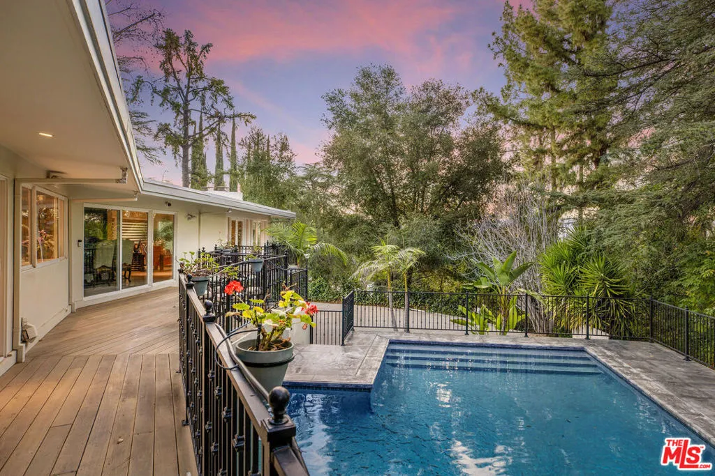 4968 Queen Florence Lane, Woodland Hills, California 91364 home-pic-3