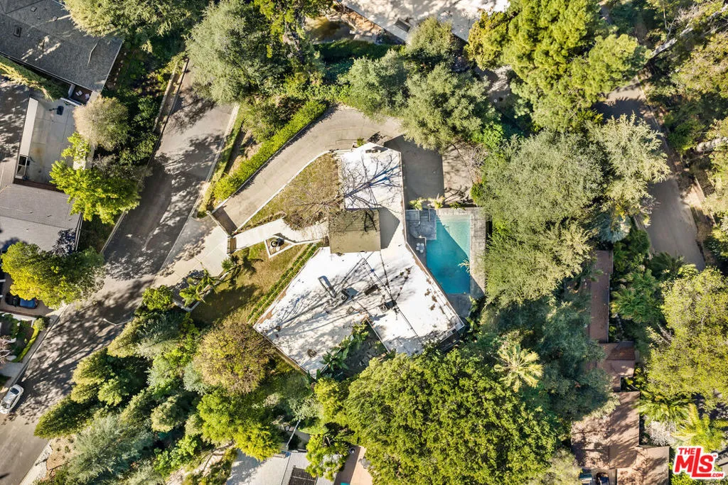 4968 Queen Florence Lane, Woodland Hills, California 91364 home-pic-23